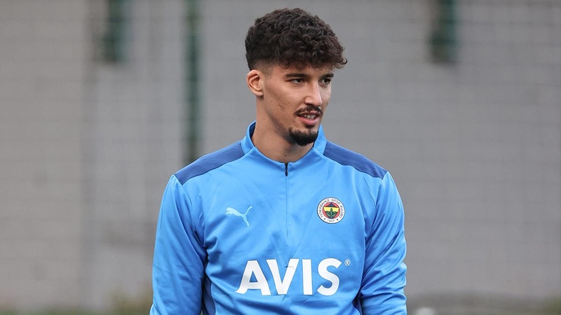  Sức mạnh vô hình của Altay Bayındır